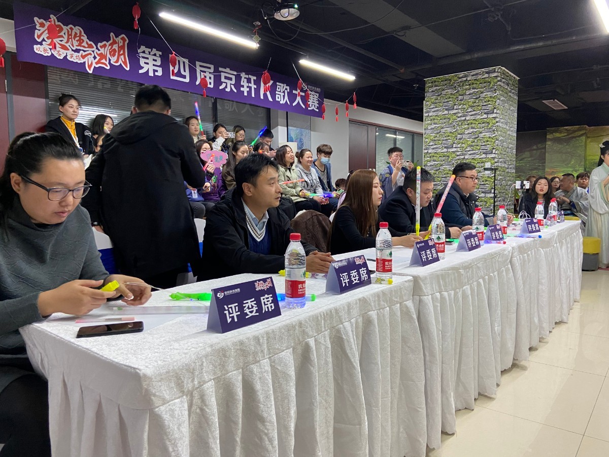 領(lǐng)導(dǎo).jpg 領(lǐng)導(dǎo).jpg